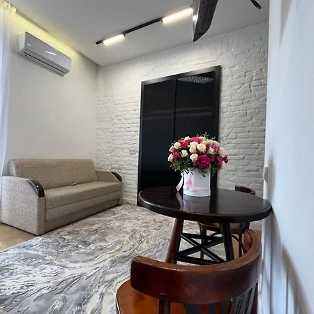 Favorit Apartments 1 Кім Безкоштовна Парковка Центр З Балконом Не Далеко Від Ж Д Вокзалу Звітні Документи Lviv Exterior photo
